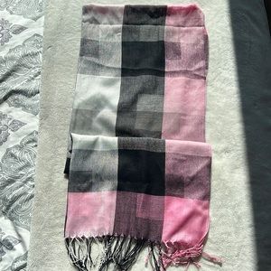 Scarf with block design